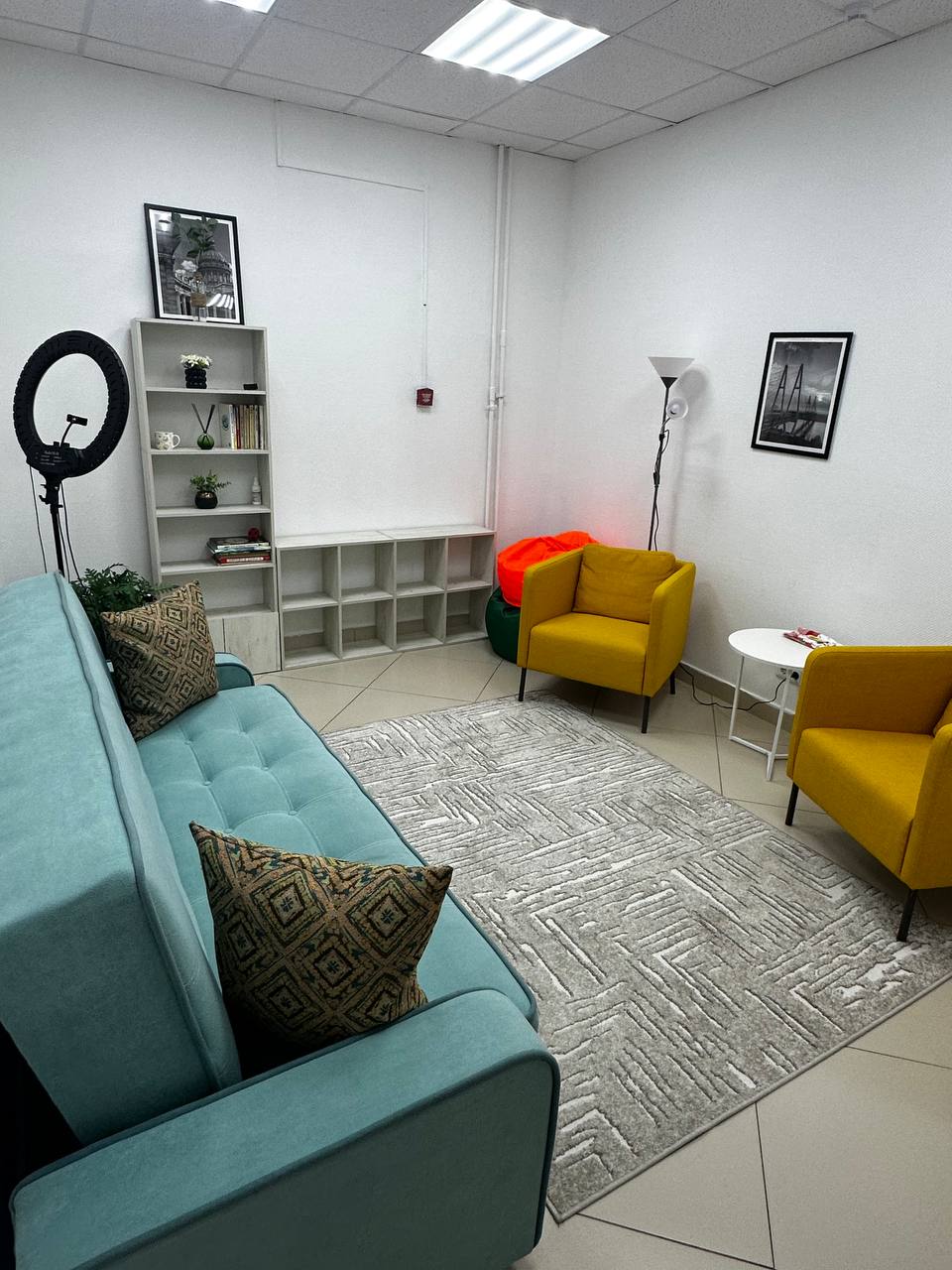 Интерьер центра Маленький город