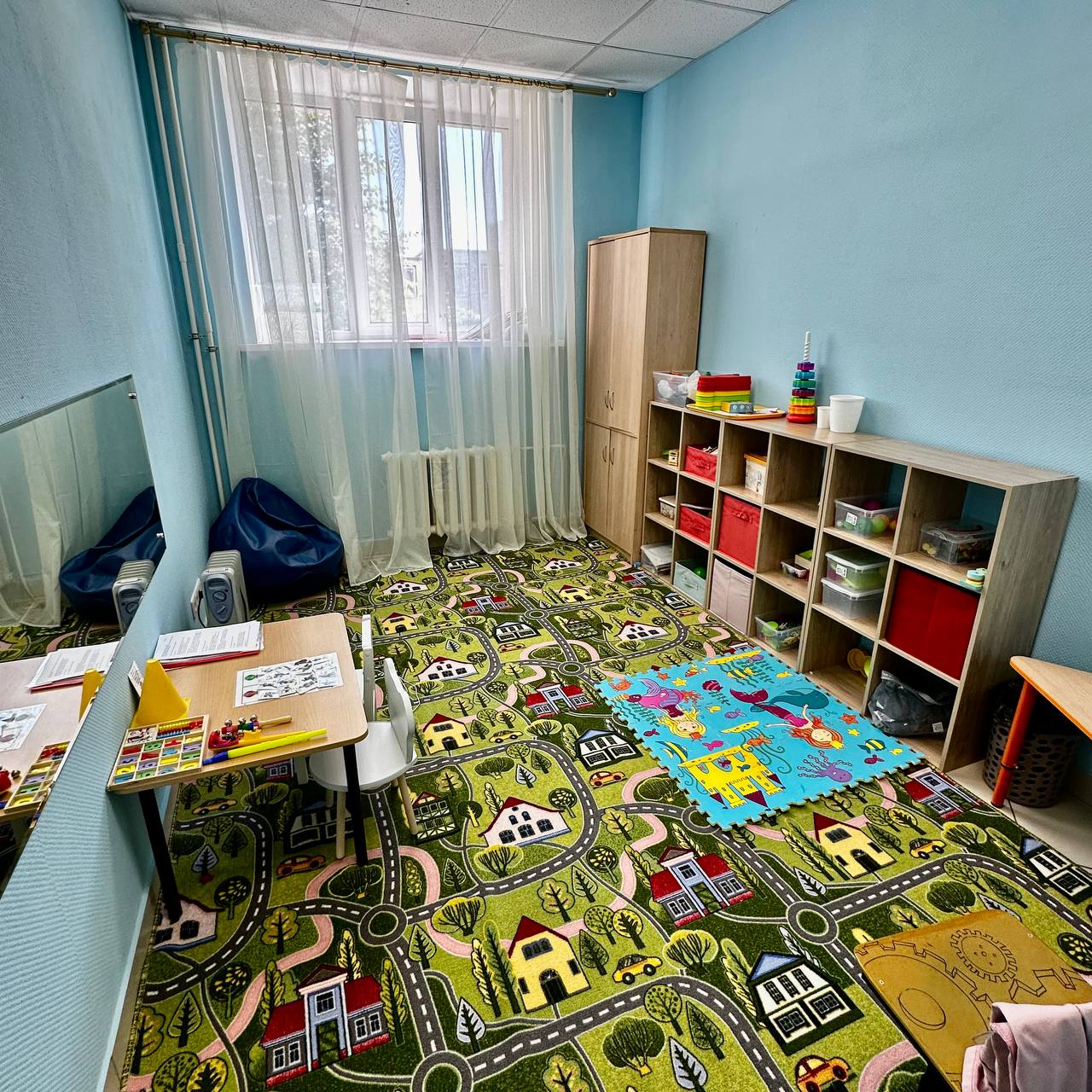 Интерьер центра Маленький город